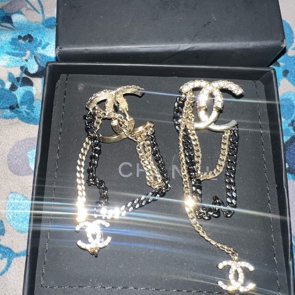 Earrings - Picture 7 of 7